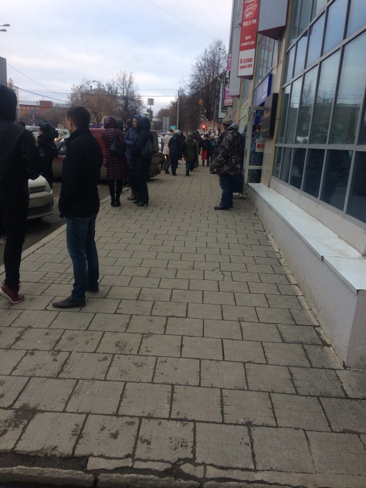 Эвакуация торгового центра Алмаз в Перми 9 ноября 2017